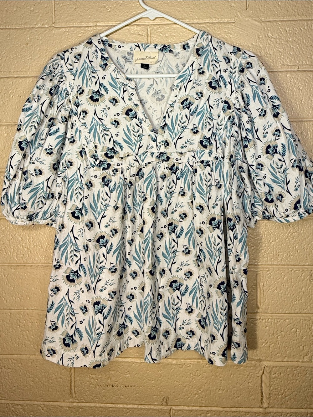 Universal Thread White Floral V-Neck Puff Sleeve Tunic